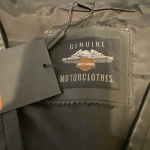 Harley-Davidson Black Leather Vest never worn. 3xl xxxl lost 60lbs.